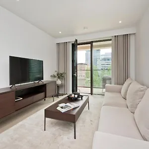 Elegant And Modern In Canary Wharf Right Next To Thames , London Großbritannien